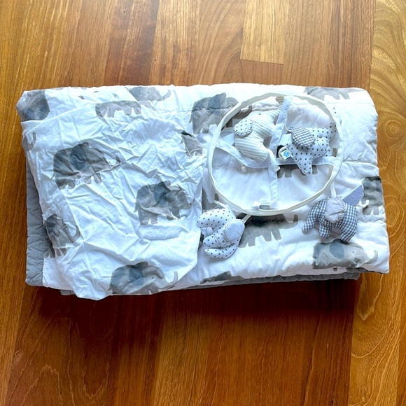 Land of nod / Crate and Barrel & Pottery Barn elephant crib quilt sheets mobile - Picture 12 of 12